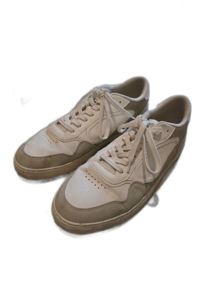 Zapatillas Minimalistas Blancas y Gris Claro